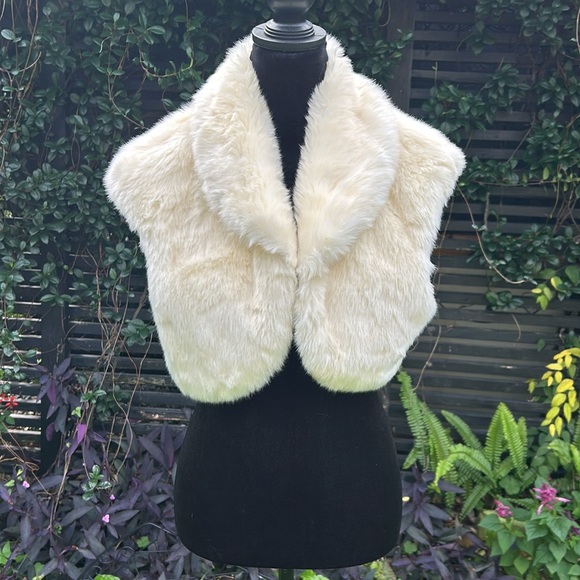 Charming Charlie Jackets & Blazers - Snowy Faux Fur Bolero M